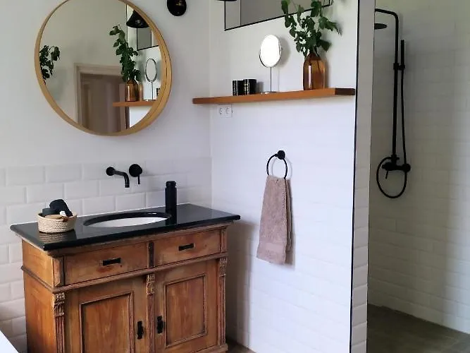 Cozy Airport Gazde/Camere de închiriat *