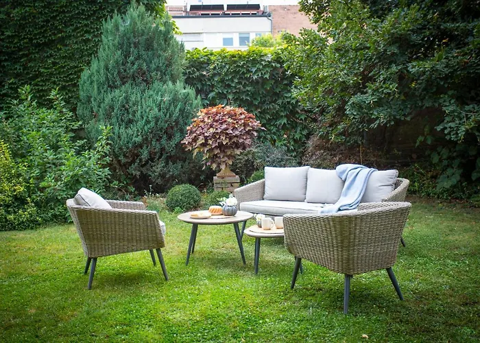 Cozy Airport Gazde/Camere de închiriat