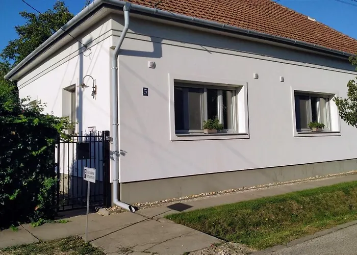 Gazde/Camere de închiriat Cozy Airport Vecsés